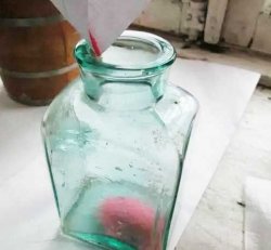 Радуга в бутылке из цветных мелков