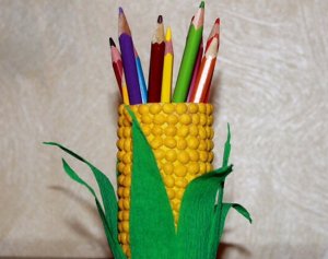 Как создать стакан для карандашей из кукурузы? 