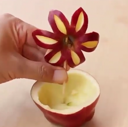  Как просто и красиво нарезать яблоко к праздничному столу