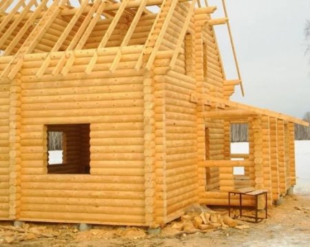 Как построить дом из оцилиндрованных бревен?