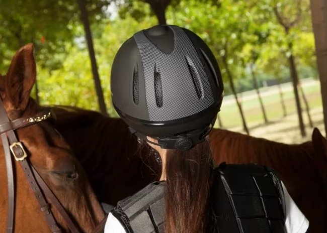 Конный шлем – плюсы и минусы использования